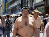 街中を、裸で歩くガチムチ男性　新潟県　村上市　2025年05月20日